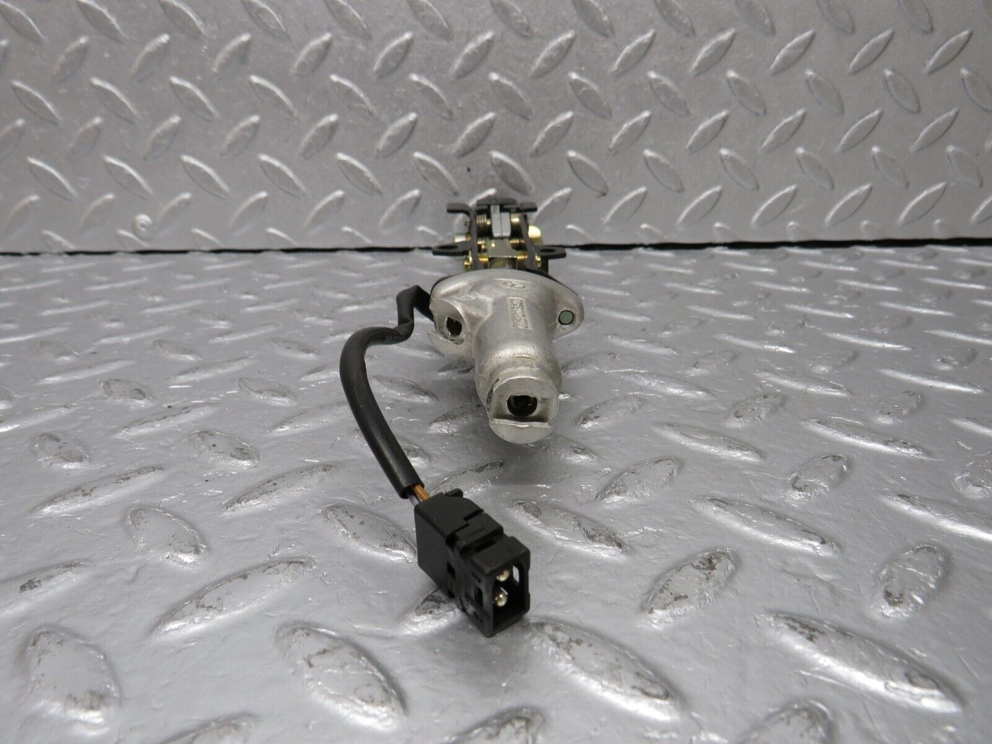 39618 Mercedes-Benz R129 320SL Coupe Soft Top Lock Latch Left 1298000774 1298001672