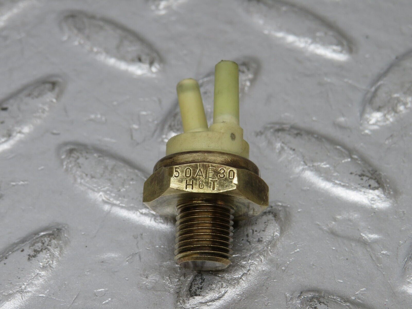 34514 Mercedes-Benz C126 380SEC Coupe EGR Vacuum Thermo Valve 0001408060
