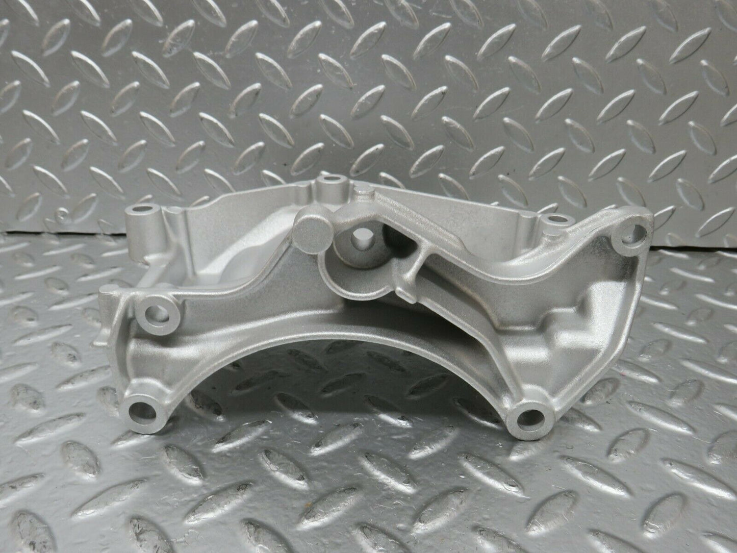 24346 Mercedes-Benz S124 220TE Wagon AC Compressor Support Bracket 1111550135