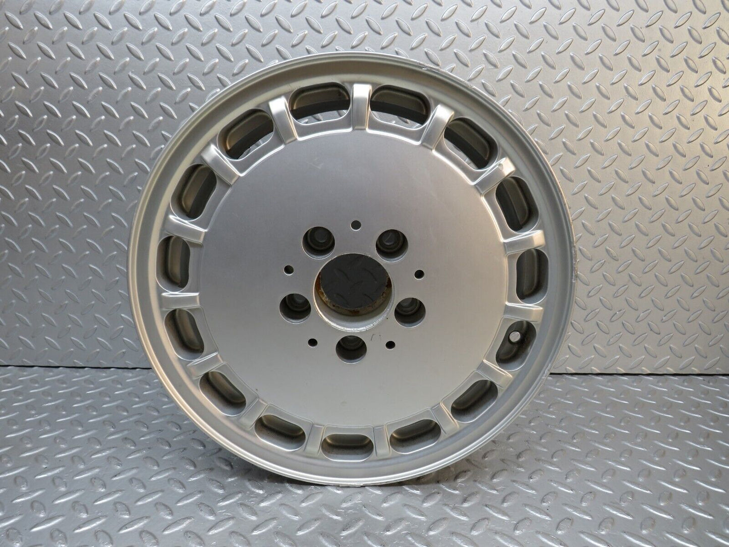 39529 Mercedes-Benz R107 Alloy Wheel 7Jx15H2 ET44 2014001302