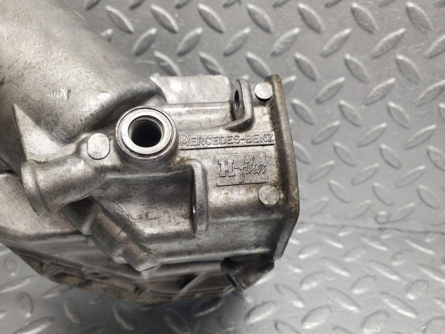 46236 Mercedes-Benz W124 280E Oil Filter Housing 1041840608