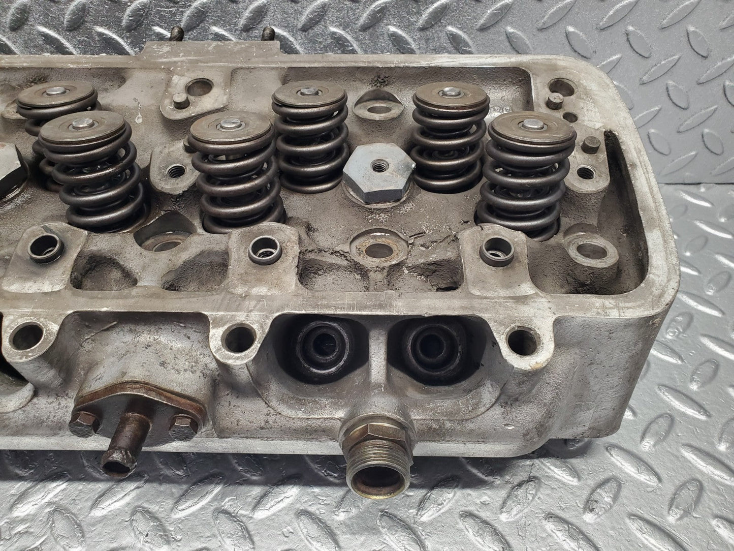 W112 cylinder head used OEM