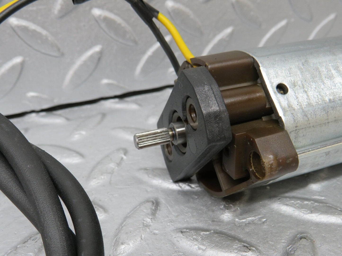 36822 Mercedes-Benz R129 300SL-24 Front Right Seat Adjustment Motor Bosch 1298205642 0130008038