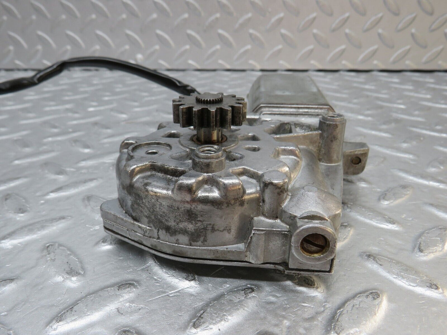 37018 Mercedes-Benz C126 420SEC Coupe Rear Left Window Regulator Motor 0130821065