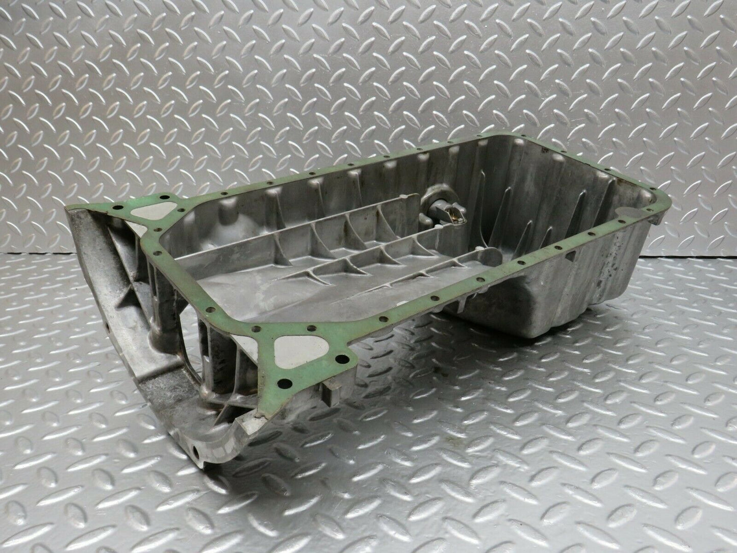24432 Mercedes-Benz S124 220TE Wagon Oil Pan Oil Sump 1110140202