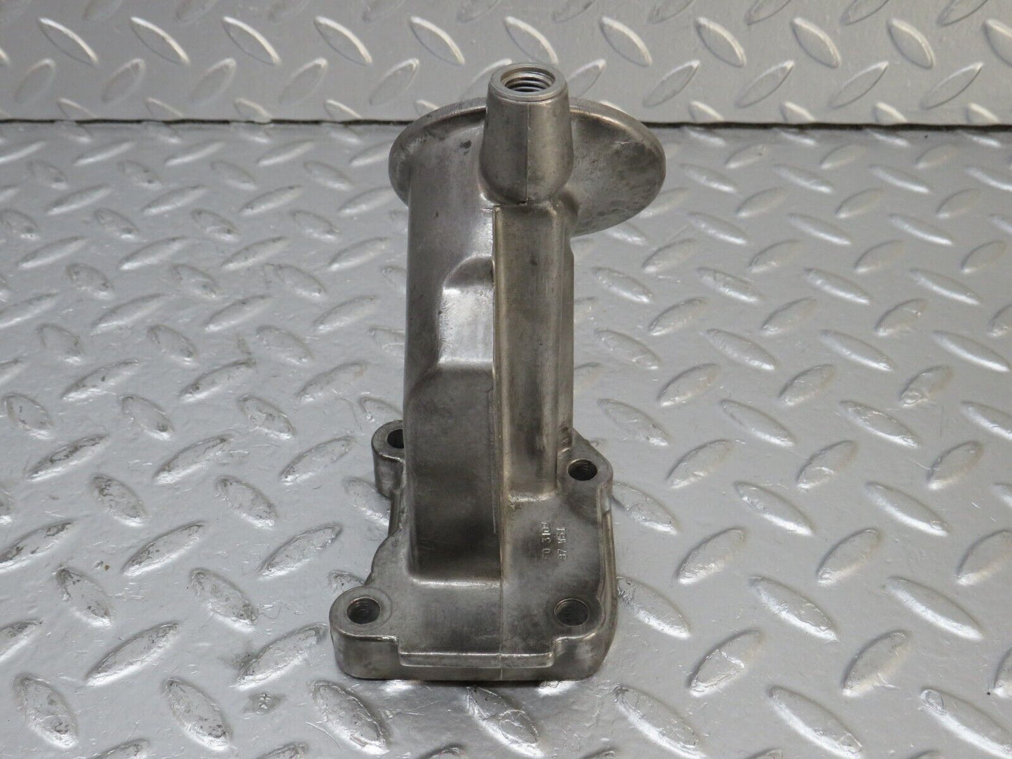 33713 Mercedes-Benz W201 190E 2.0L Oil Filter Housing 1021800038
