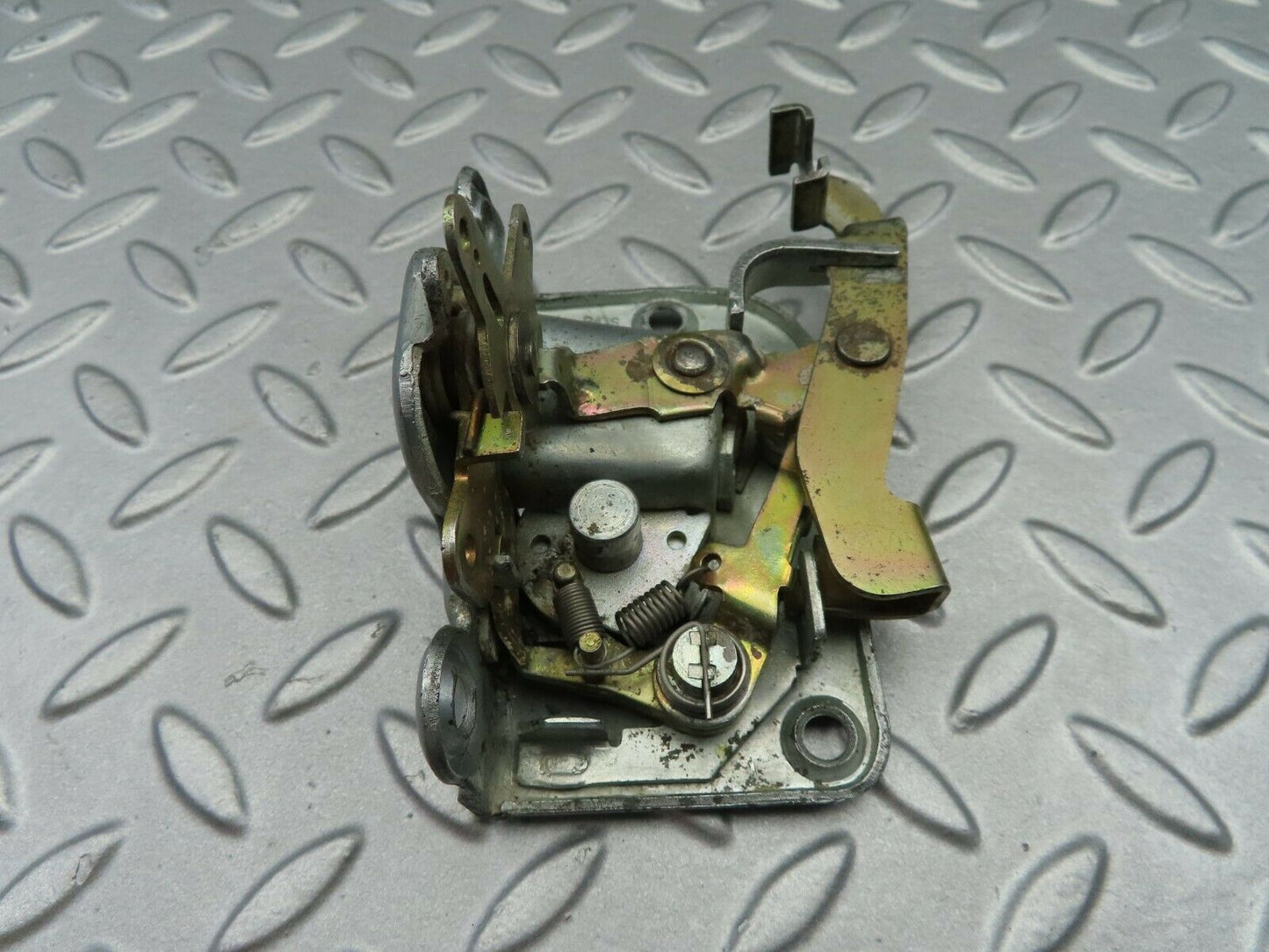 6873 Mercedes-Benz C107 350SLC Coupe Left Door Lock Mechanism