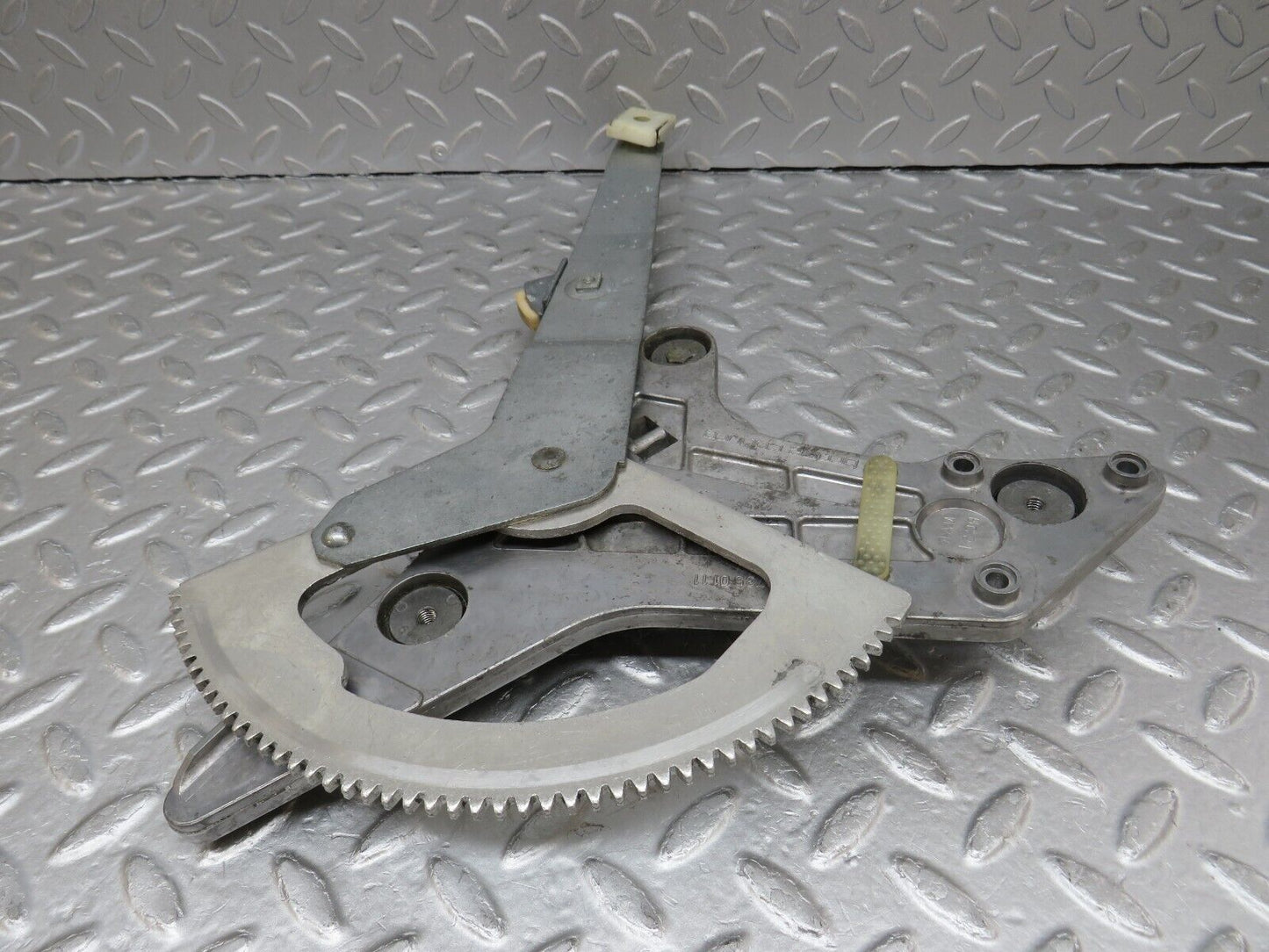 35986 Mercedes-Benz W126 420SE Rear Left Power Window Regulator 1267350111