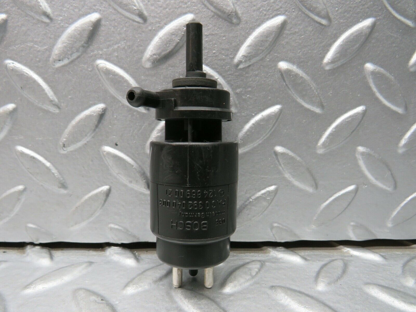 21864 Mercedes-Benz W123 Windscreen Washer Pump Bosch 1248690021