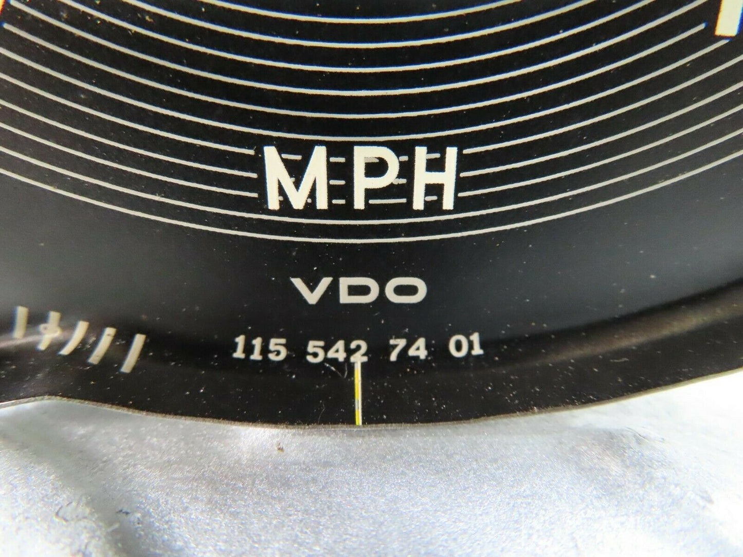 8185 Mercedes-Benz W115 Instrument Cluster Speedometer 1155427401