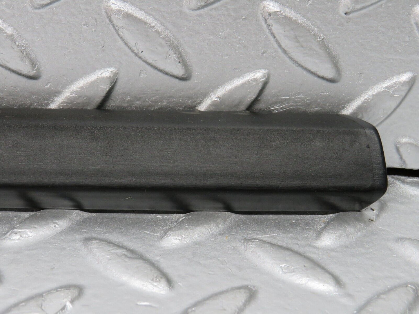 33782 Mercedes-Benz W201 190E 2.0L Front Left Fender Wing Centre Moulding Trim