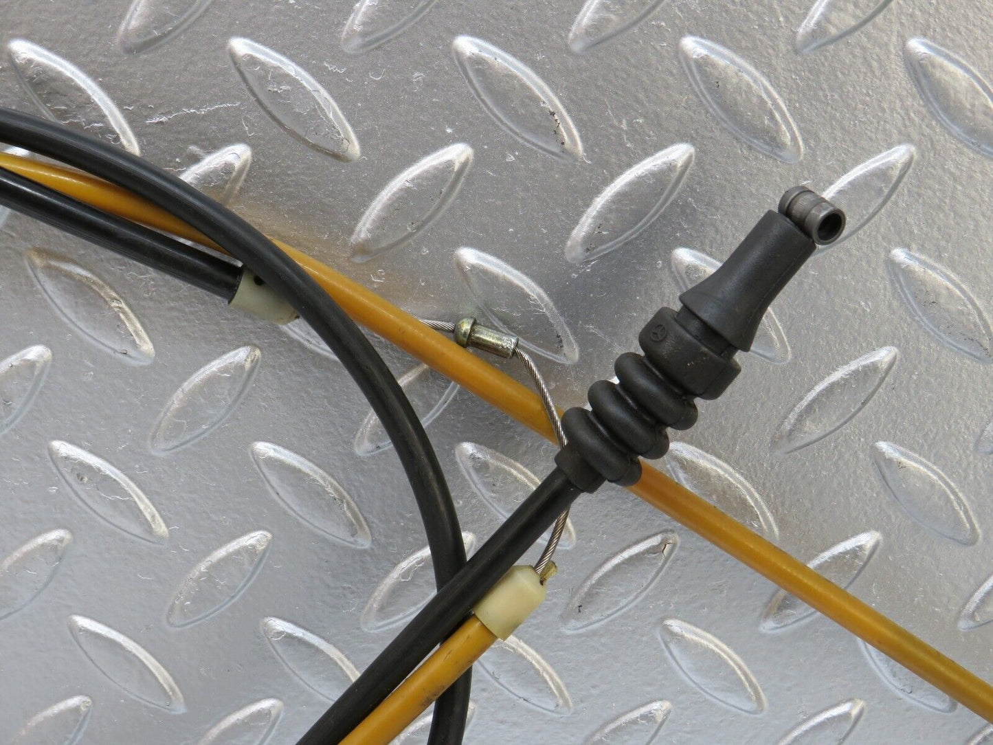 25017 Mercedes-Benz W140 S320 Bonnet Release Cable
