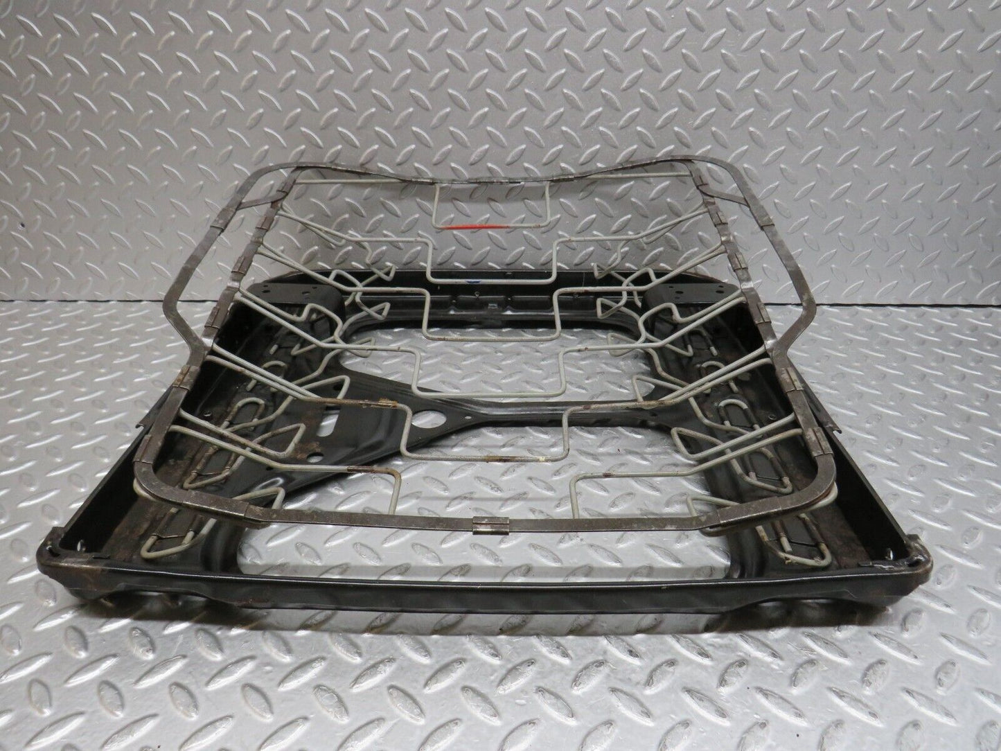 37155 Mercedes-Benz C126 420SEC Coupe Front Left Passenger Seat Base