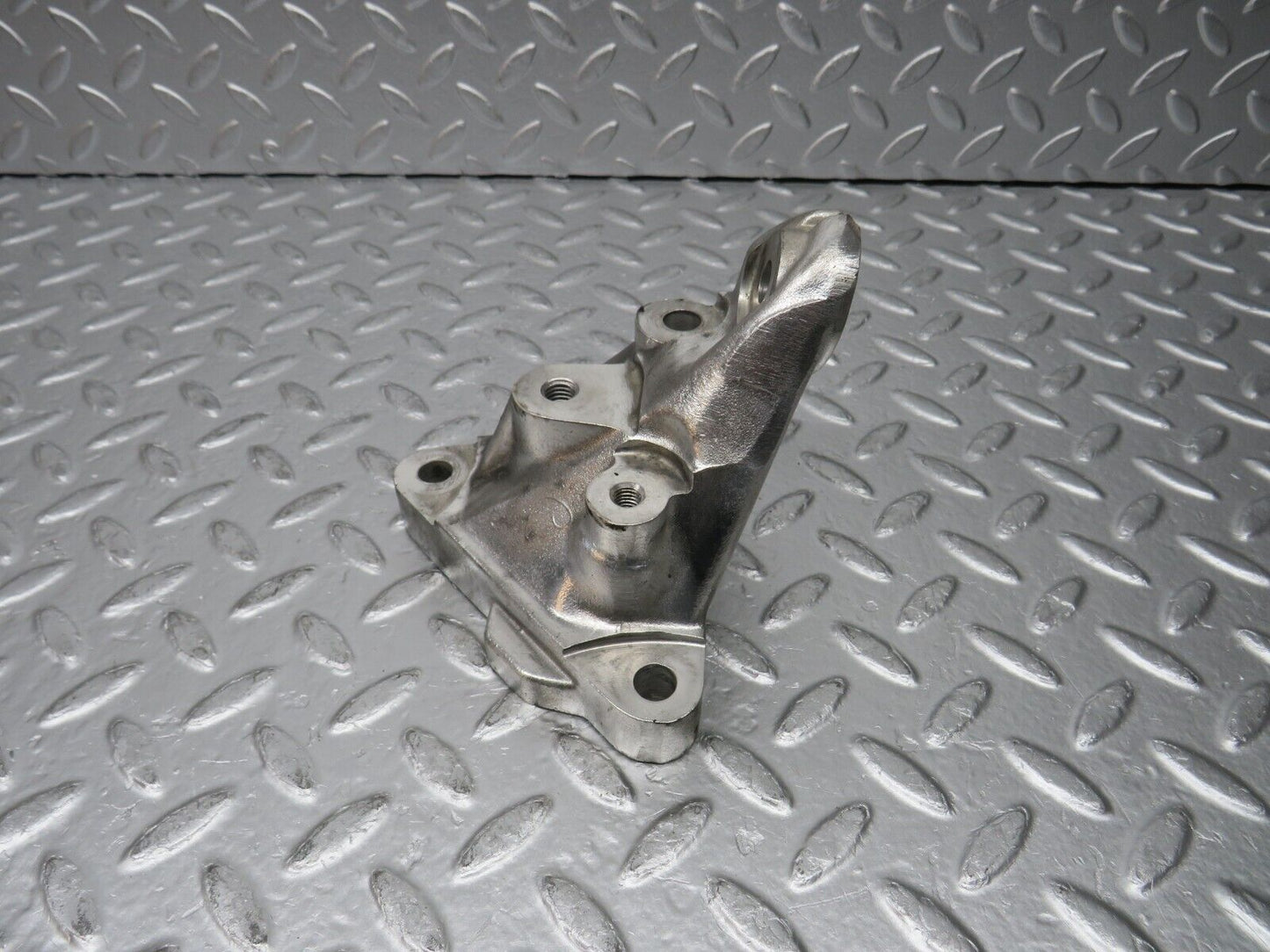 30732 Mercedes-Benz W201 190E 2.0L Engine Mount Bracket Left Side 1022234104