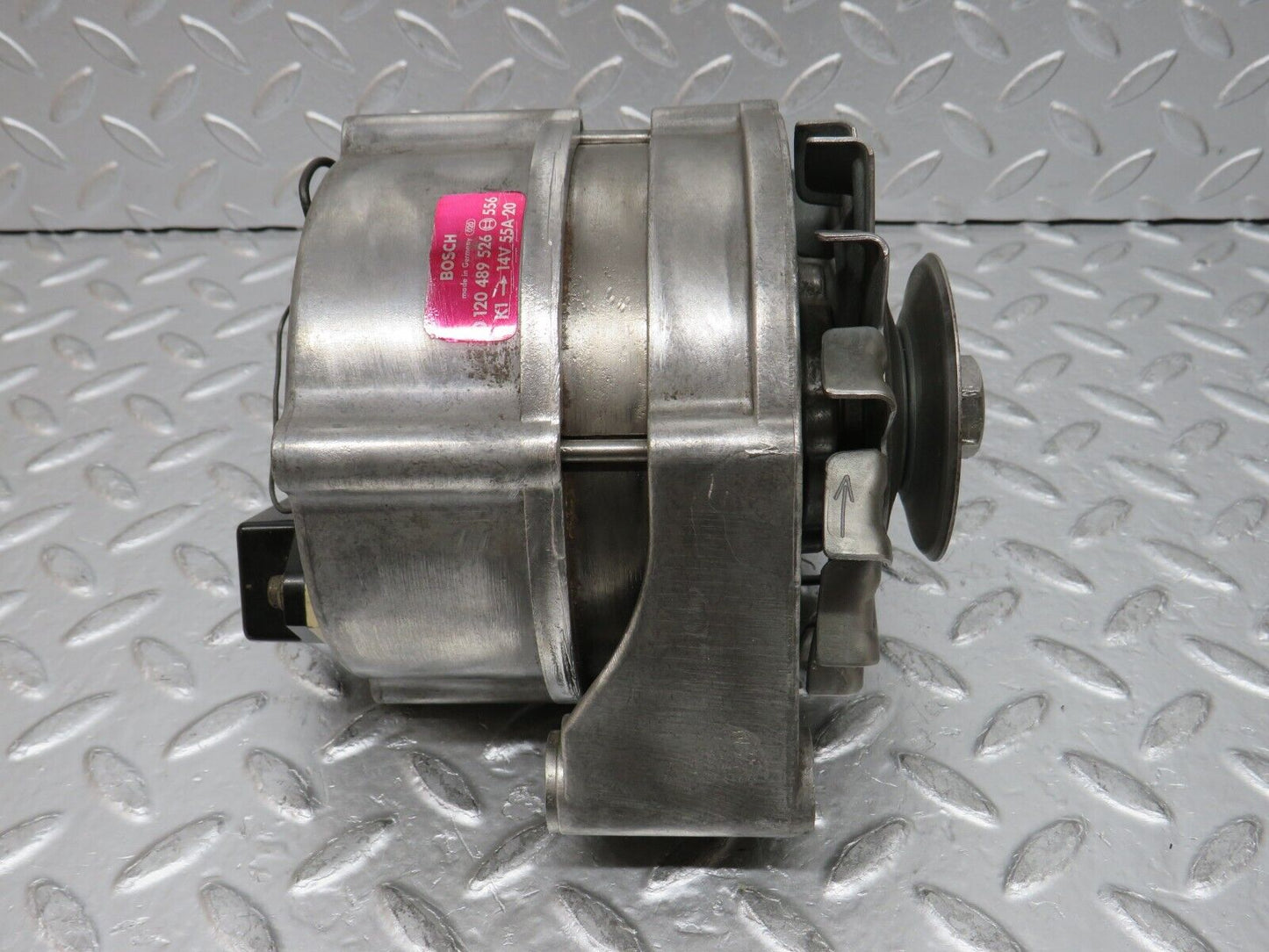 0050 Mercedes-Benz W116 350SE Alternator Bosch 0120489526