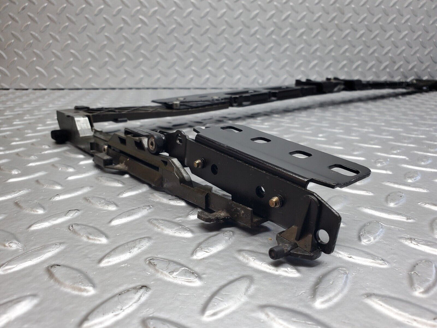 45989 Mercedes-Benz W126 420SE Power Sunroof Mechanism