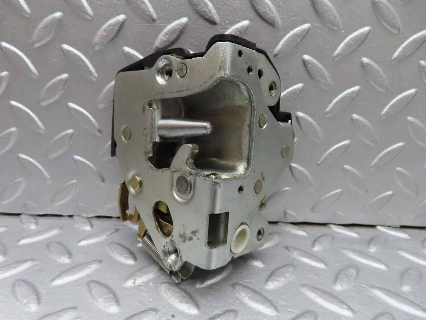 16052 Mercedes-Benz W123 280E Front Left Door Lock Mechanism 1237230108