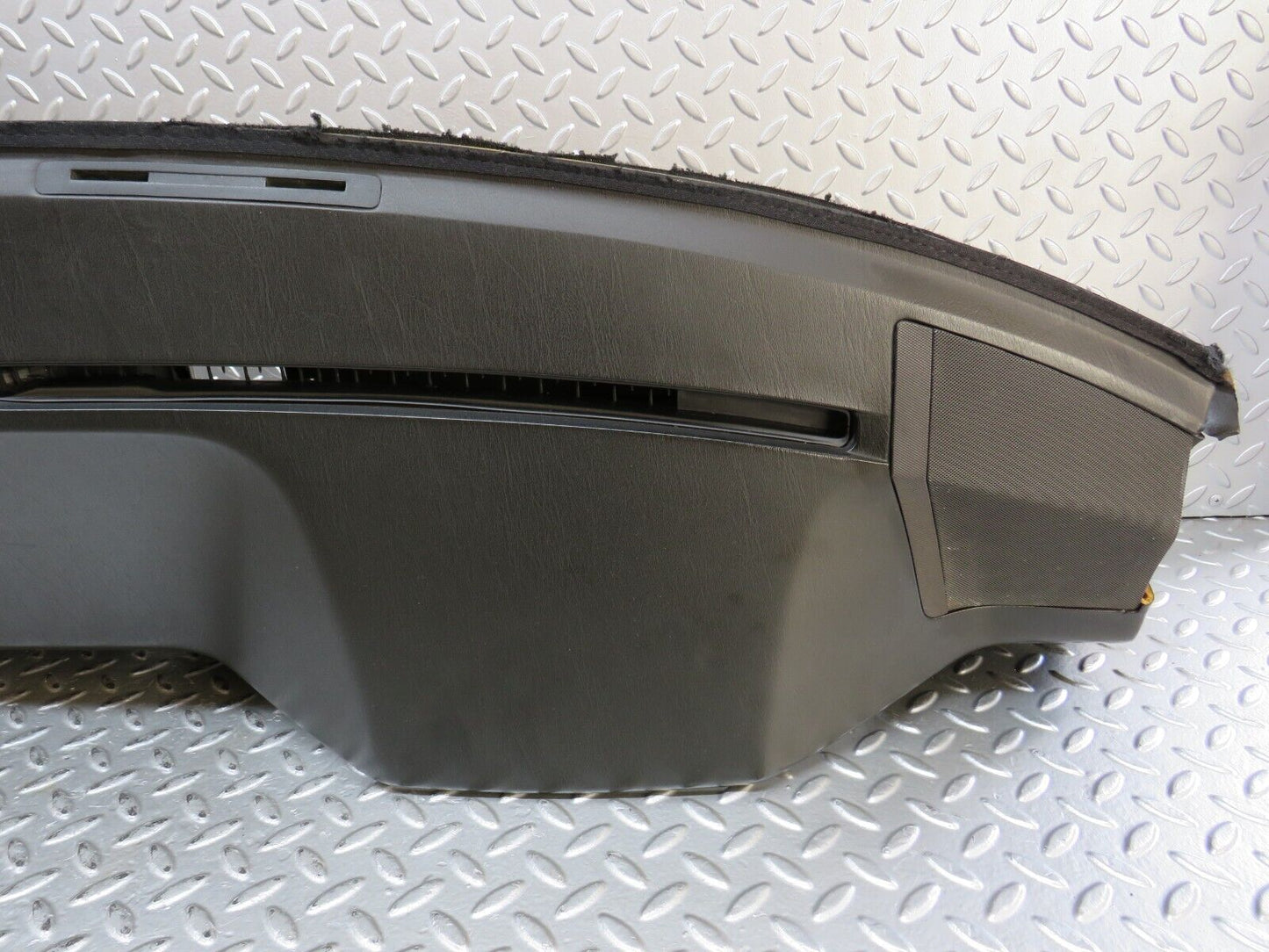 27709 Mercedes-Benz S124 300TE Wagon Dashboard Black