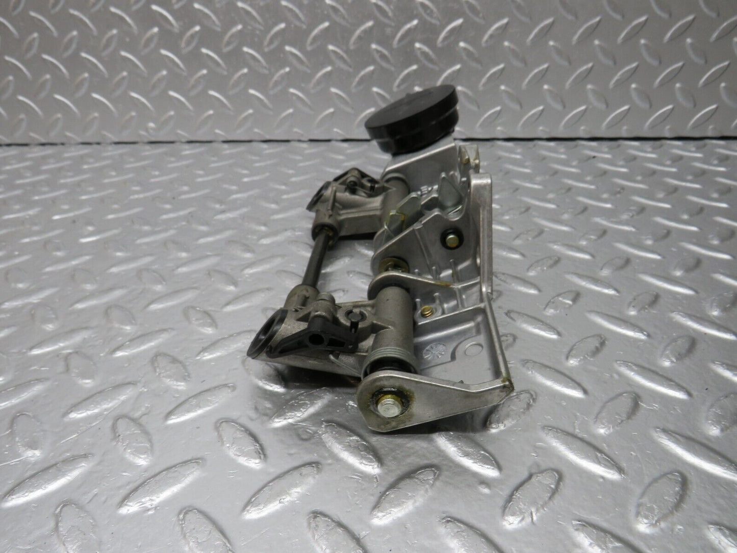 34025 Mercedes-Benz W124 260E Headrest Folding Mechanism