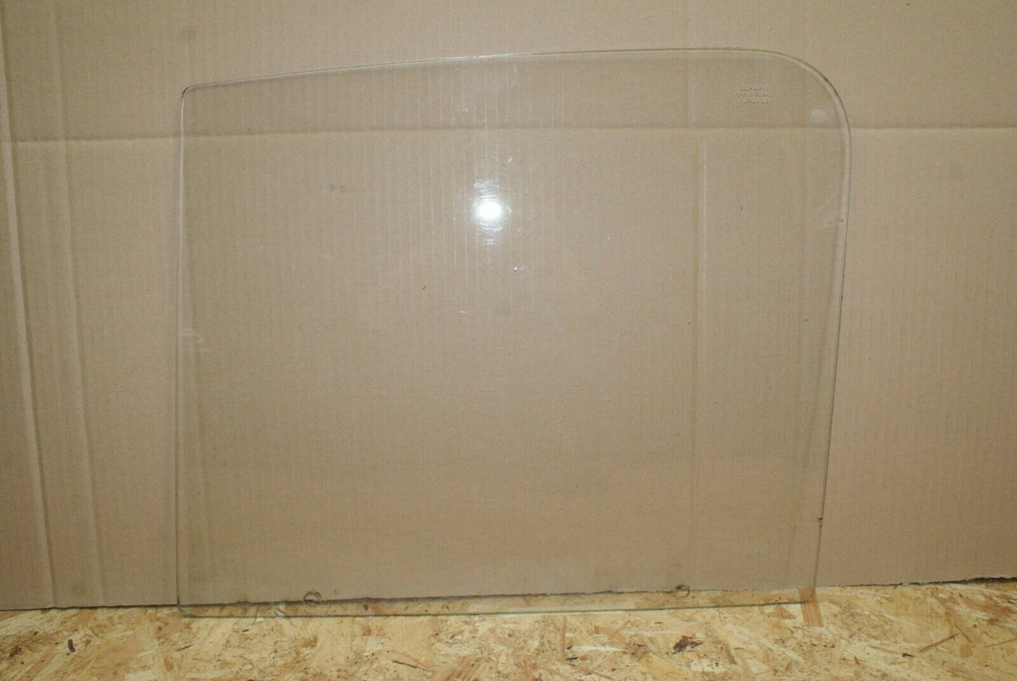 2267 Mercedes-Benz W105 219 PONTON Front Right Door Glass