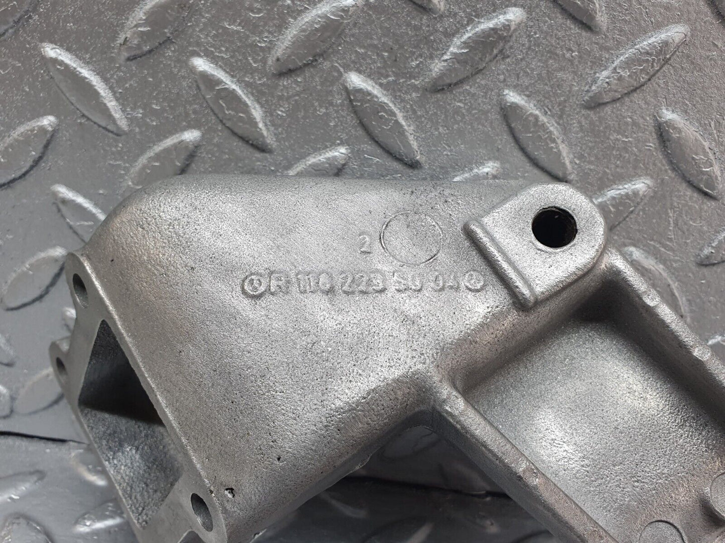 43554 Mercedes-Benz C126 380SEC Coupe Engine Mount Bracket Left 1162235004