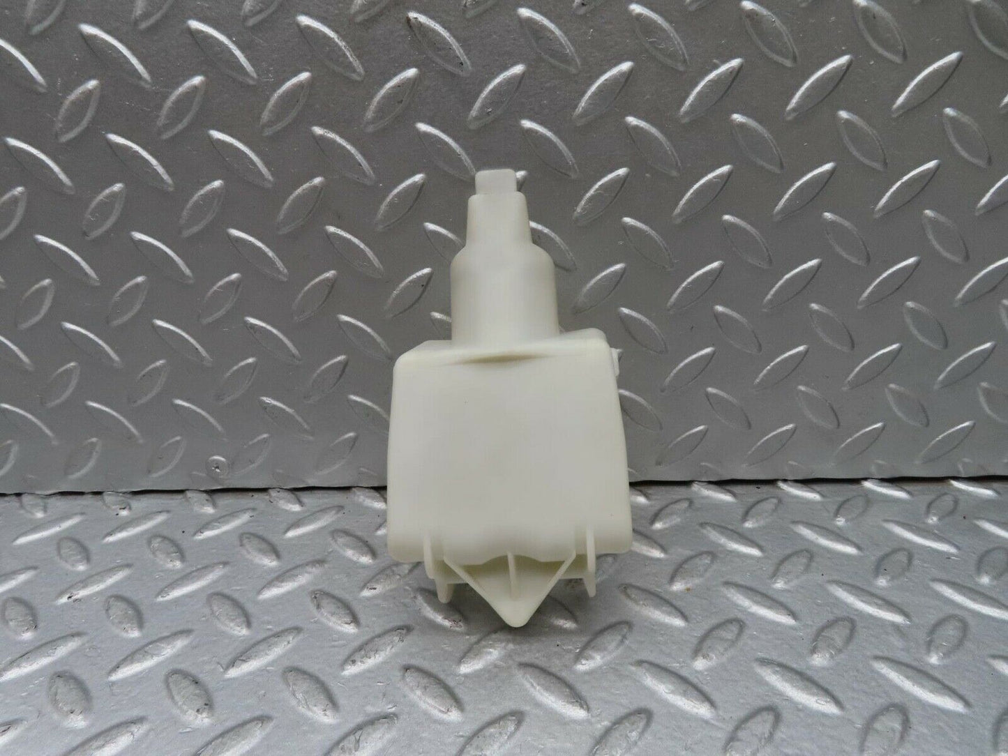 16221 Mercedes-Benz W124 260E Rear Door Lock Vacuum Actuator Cover 1248050590