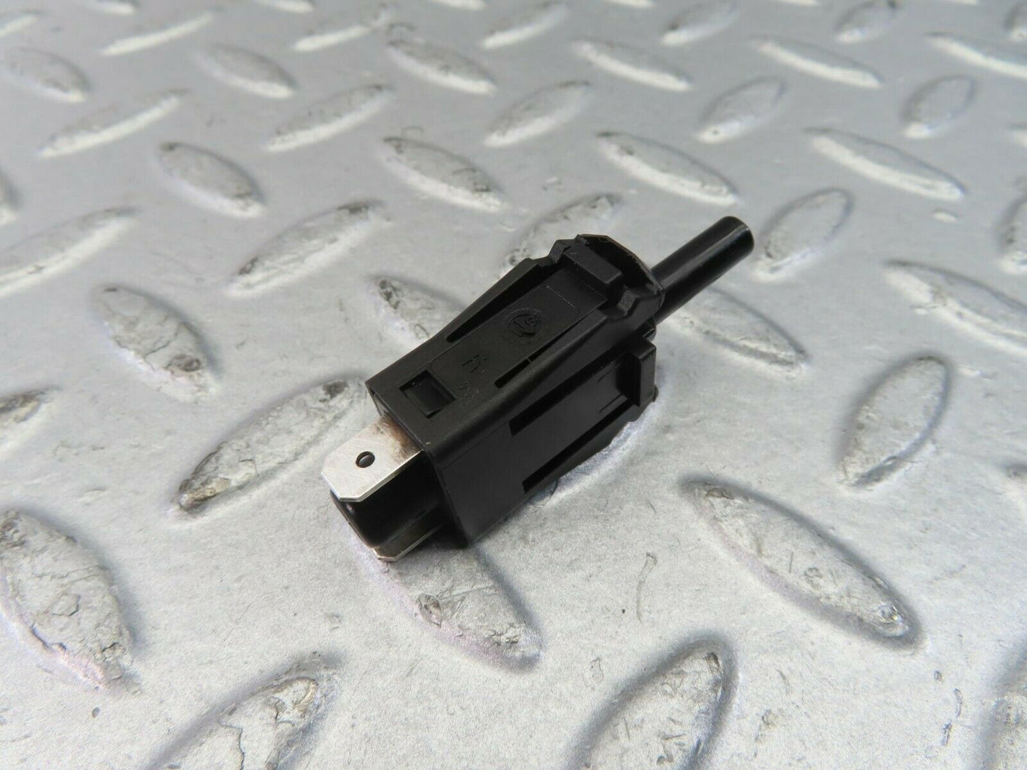 10405 Mercedes-Benz W201 190E Door Contact Switch 0015458714