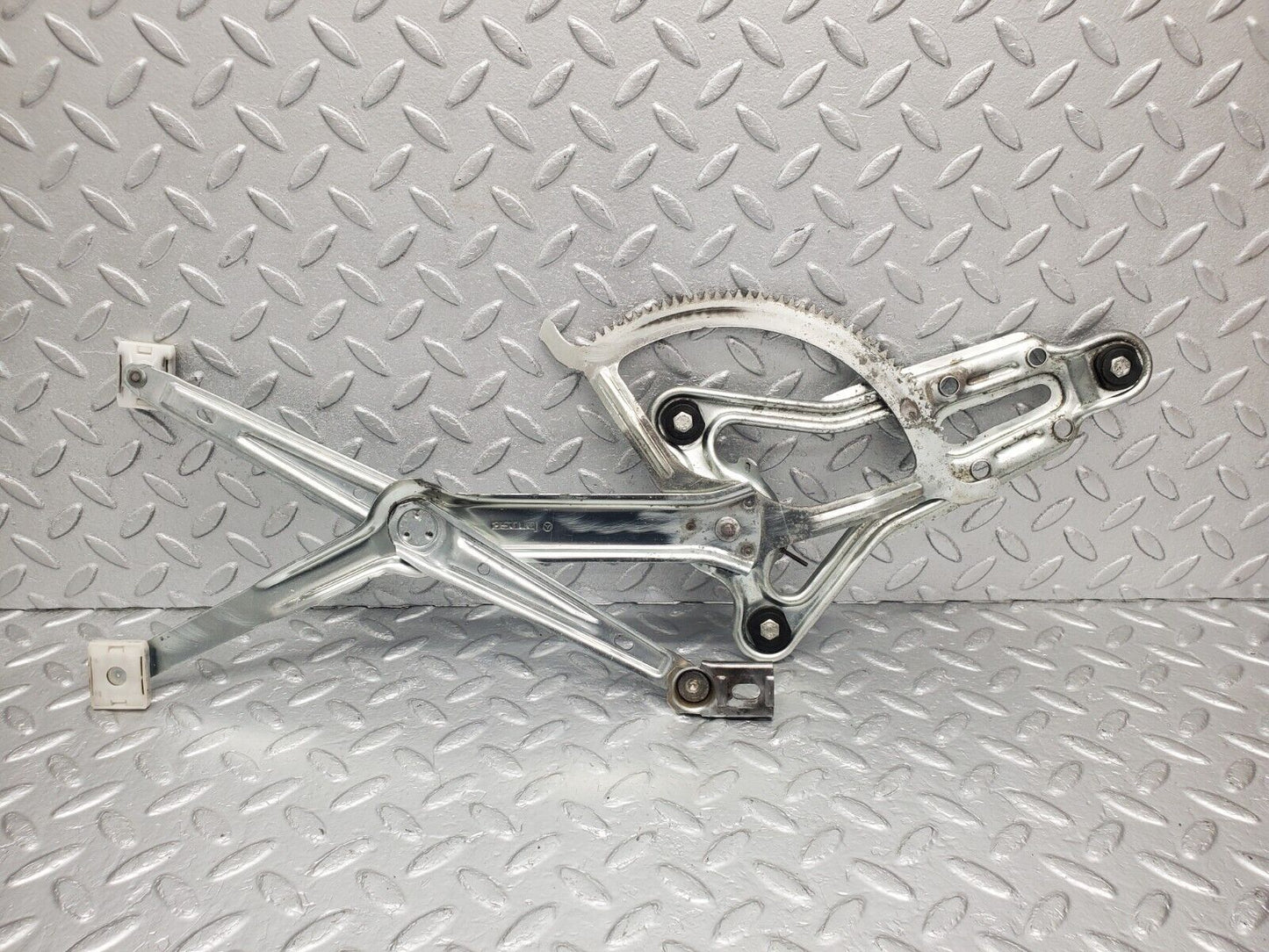 46134 Mercedes-Benz W124 Front Right Power Window Regulator 1247200446