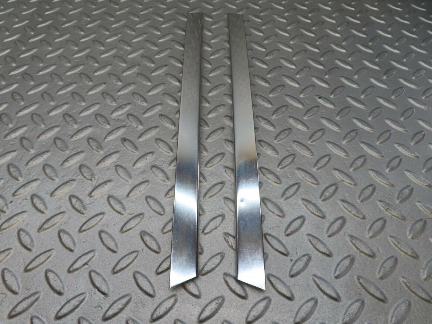 14142 Mercedes-Benz C107 280SLC Quarter Window Front Chrome Trim