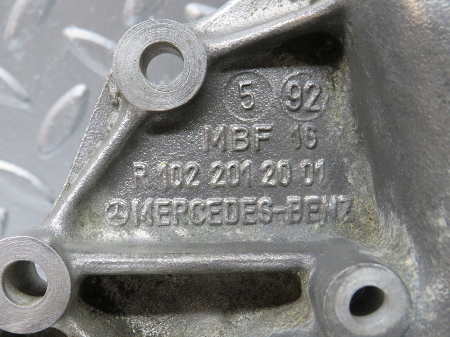 30509 Mercedes-Benz W124 230E Water Pump 1022012001