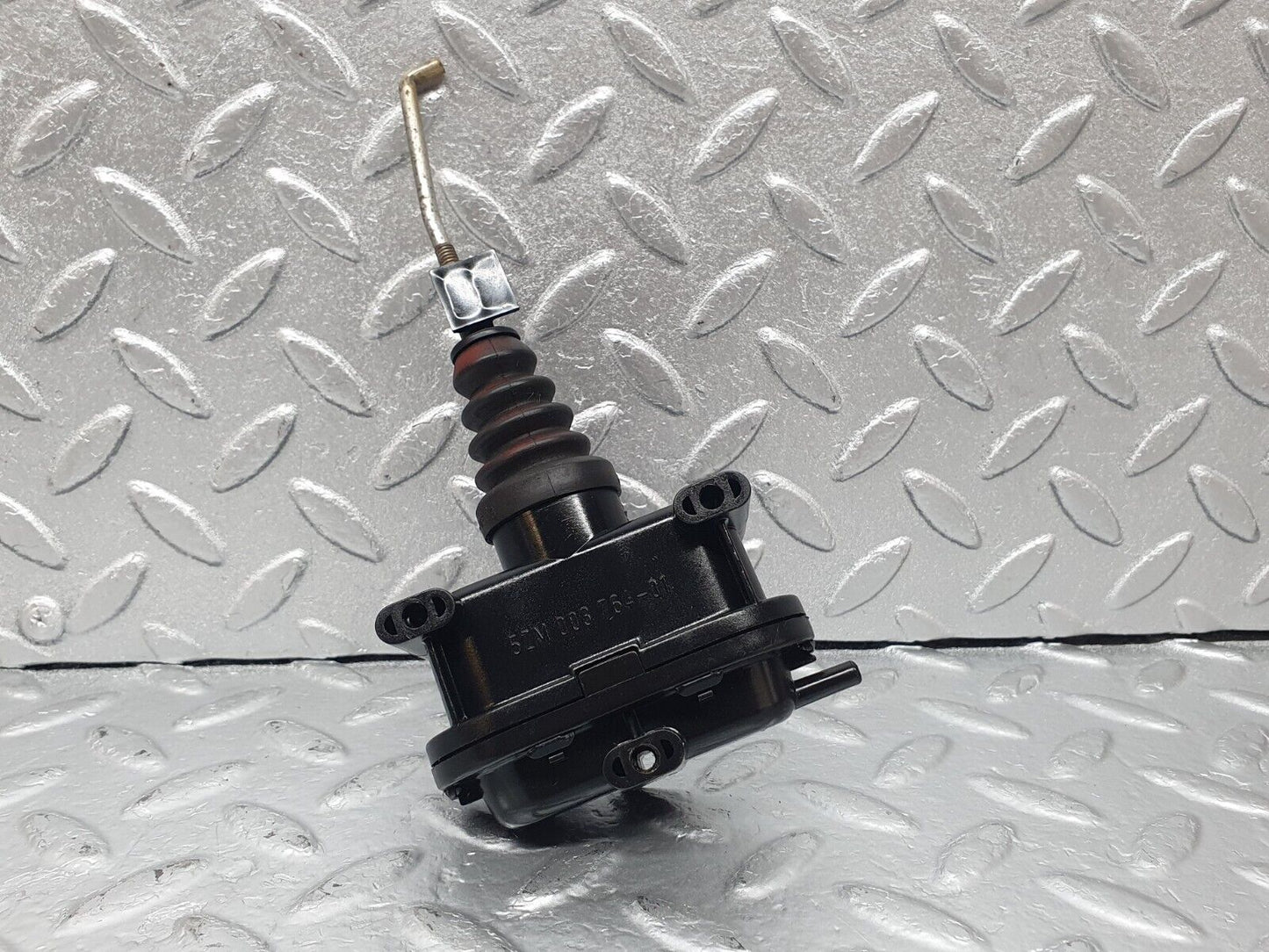 43647 Mercedes-Benz C126 380SEC Coupe Left Door Lock Vacuum Actuator