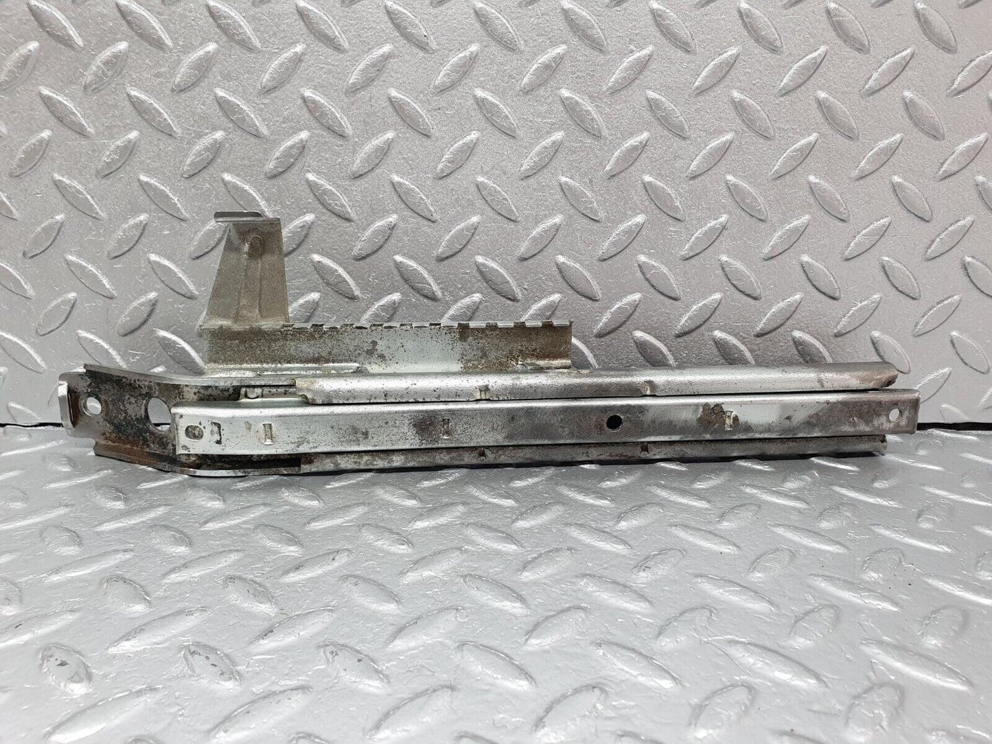 40804 Mercedes-Benz W123 300D Front Right Seat Rail Pair