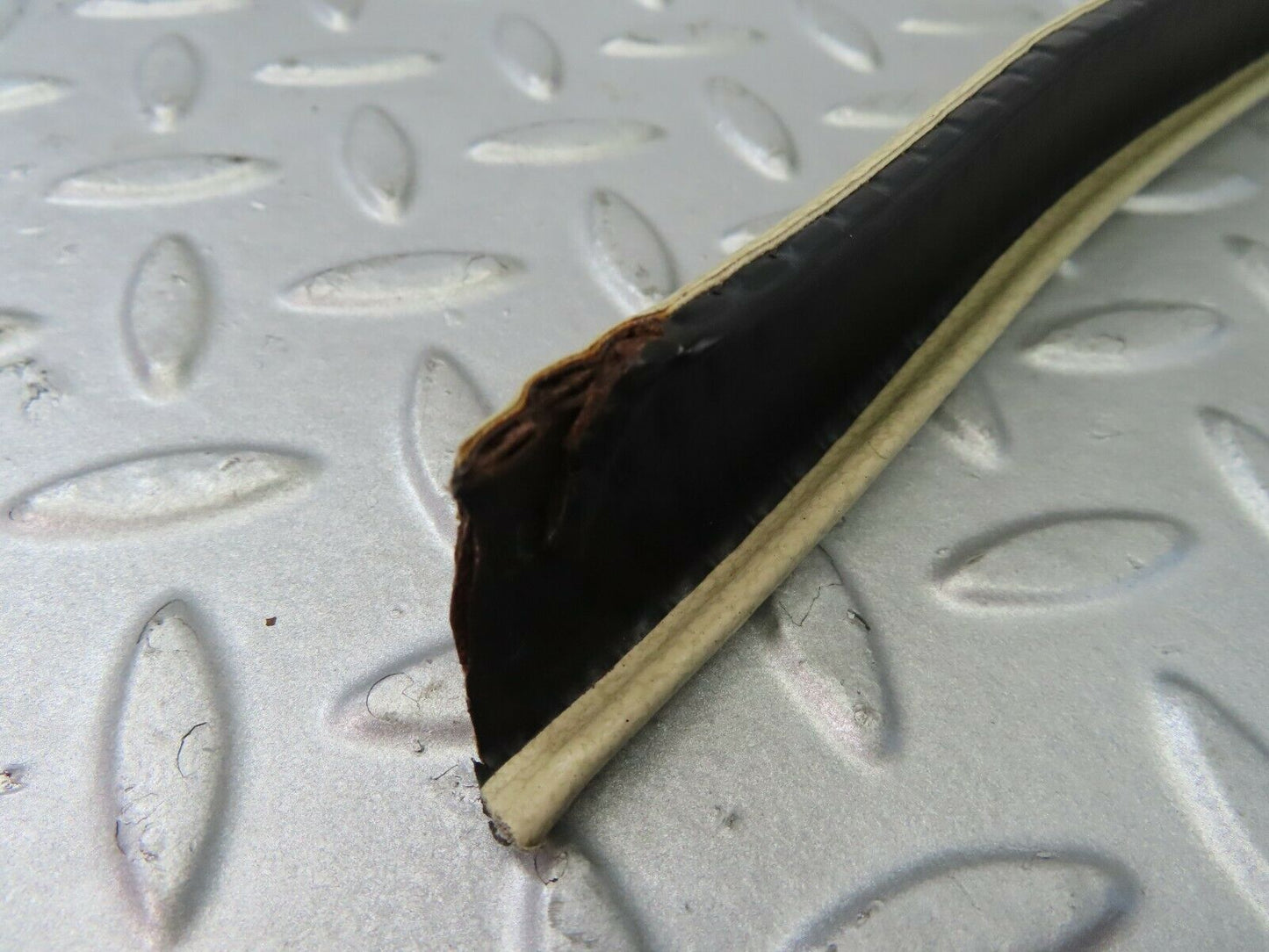 7279 Mercedes-Benz W116 450SE Front Right Door Seal Trim