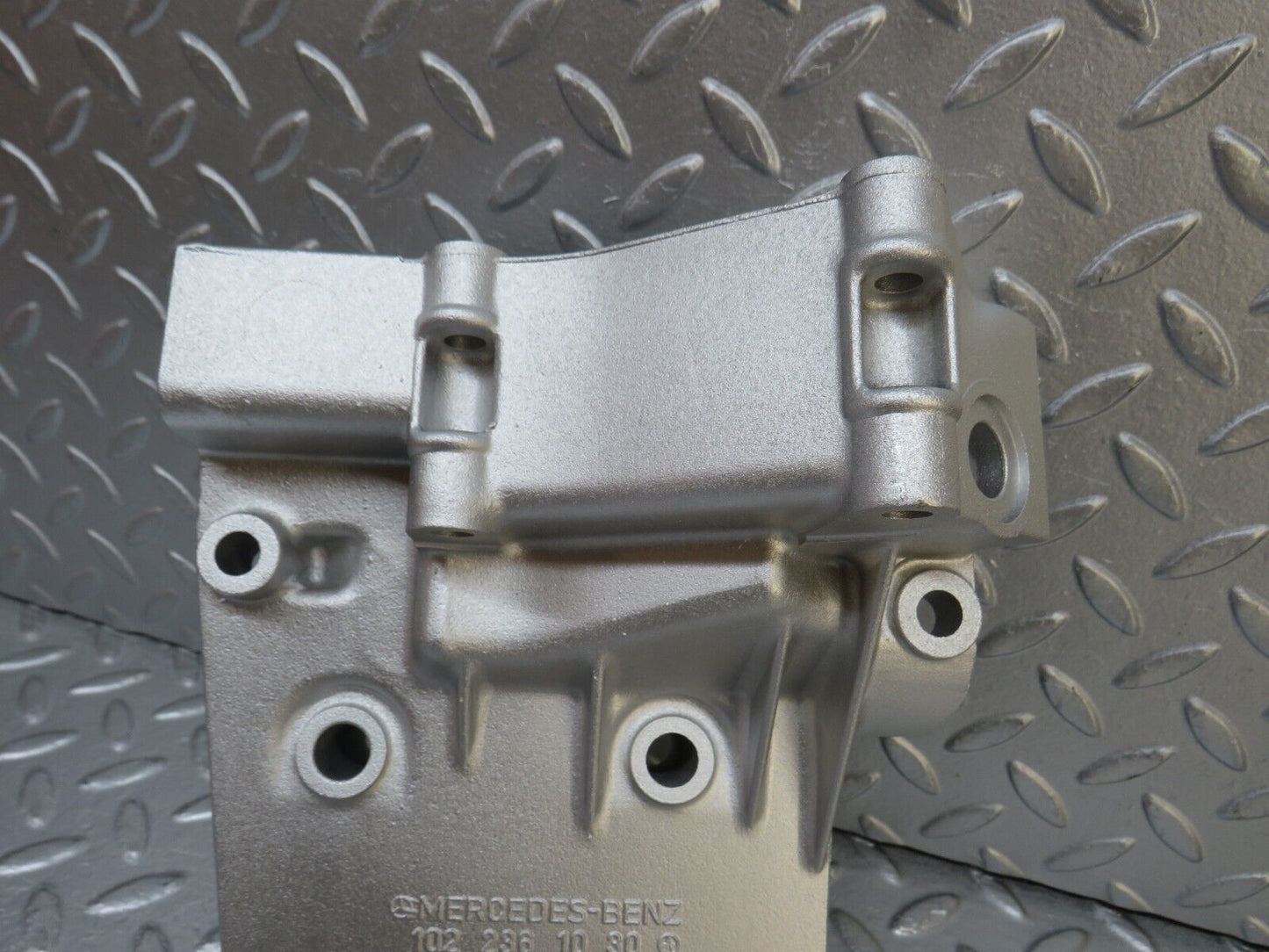 33791 Mercedes-Benz W201 190E 2.0L Power Steering Pump Bracket 1022361030