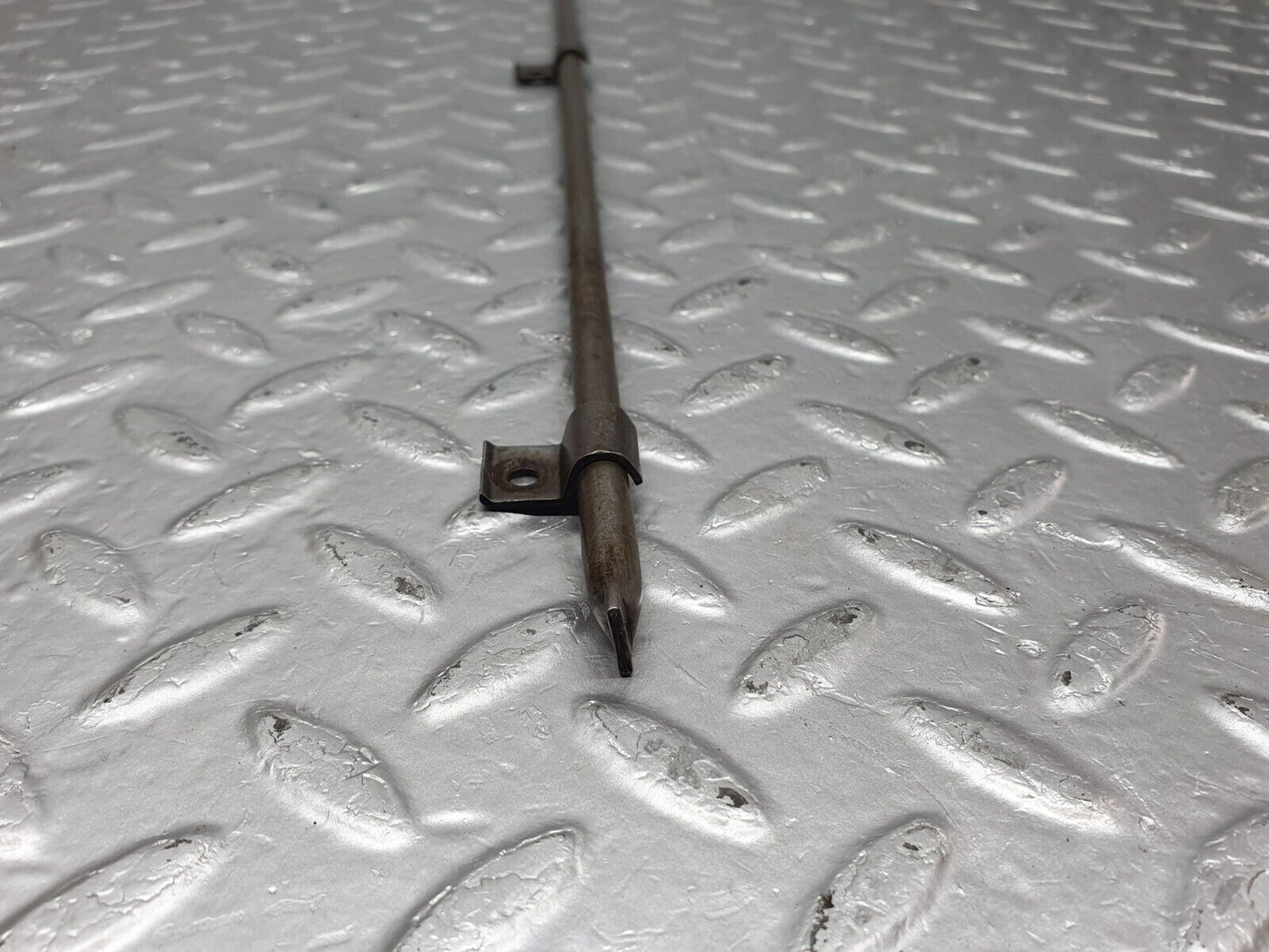 43420 Mercedes-Benz W108 280SE Camshaft Oil Tube
