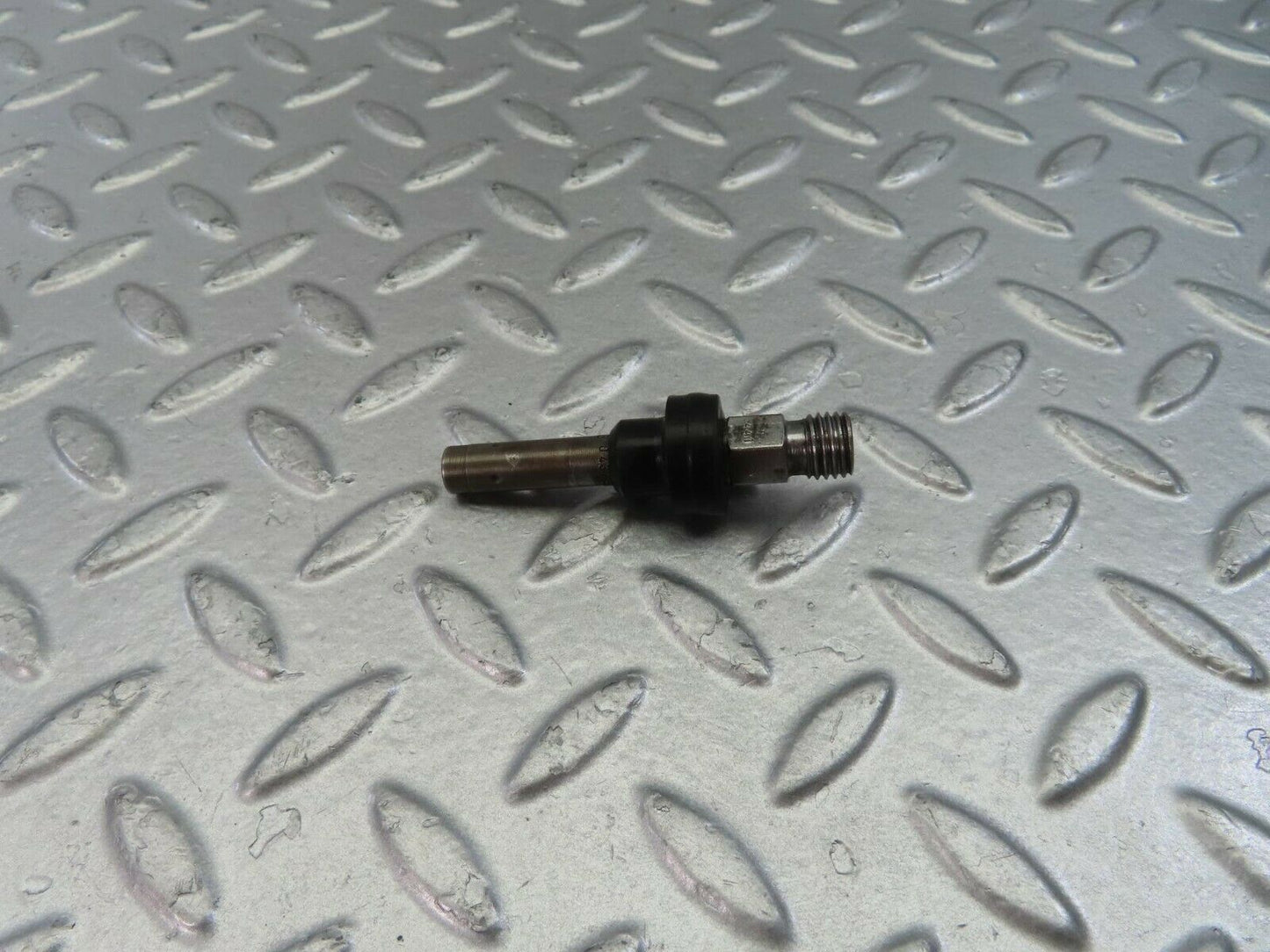10792 Mercedes-Benz W123 230E Fuel Injector Bosch 0437502010