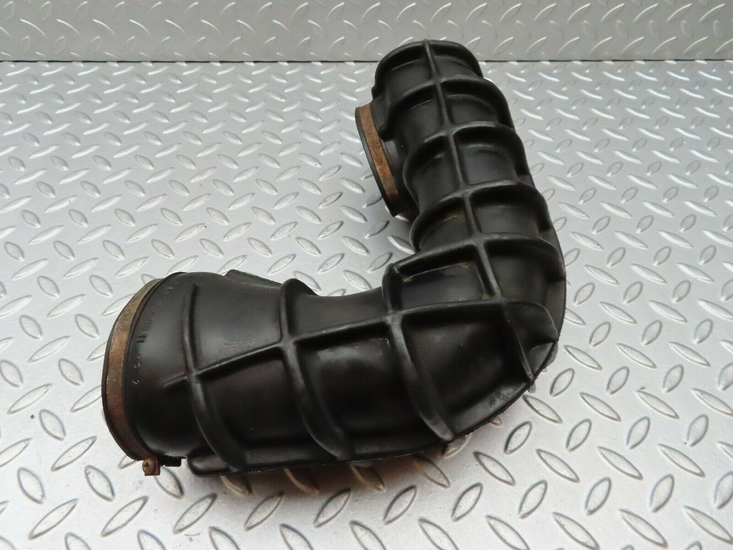 4092 Mercedes-Benz S123 200T Wagon Air Intake Pipe 1020940011