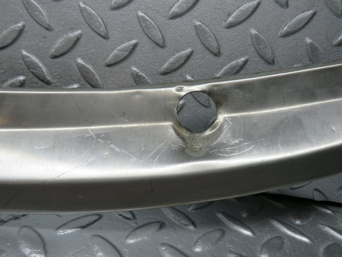 39865 Mercedes-Benz R107 350SL Windscreen Top Chrome Trim