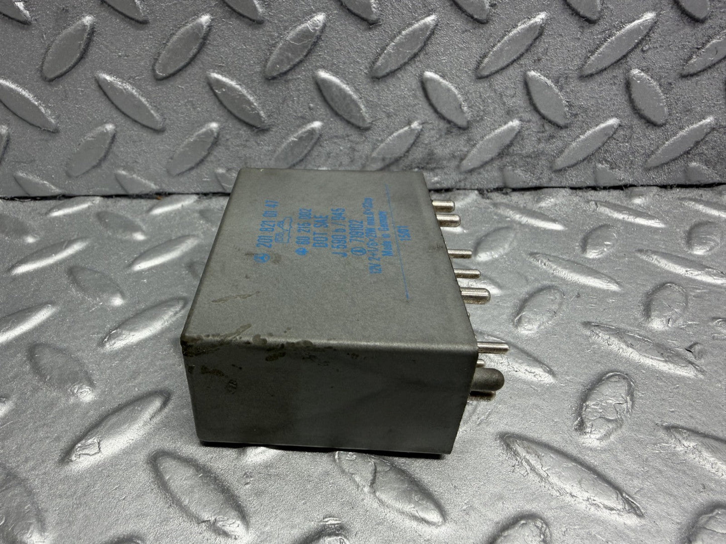 W201 Baby Benz hazard warning light relay used OEM