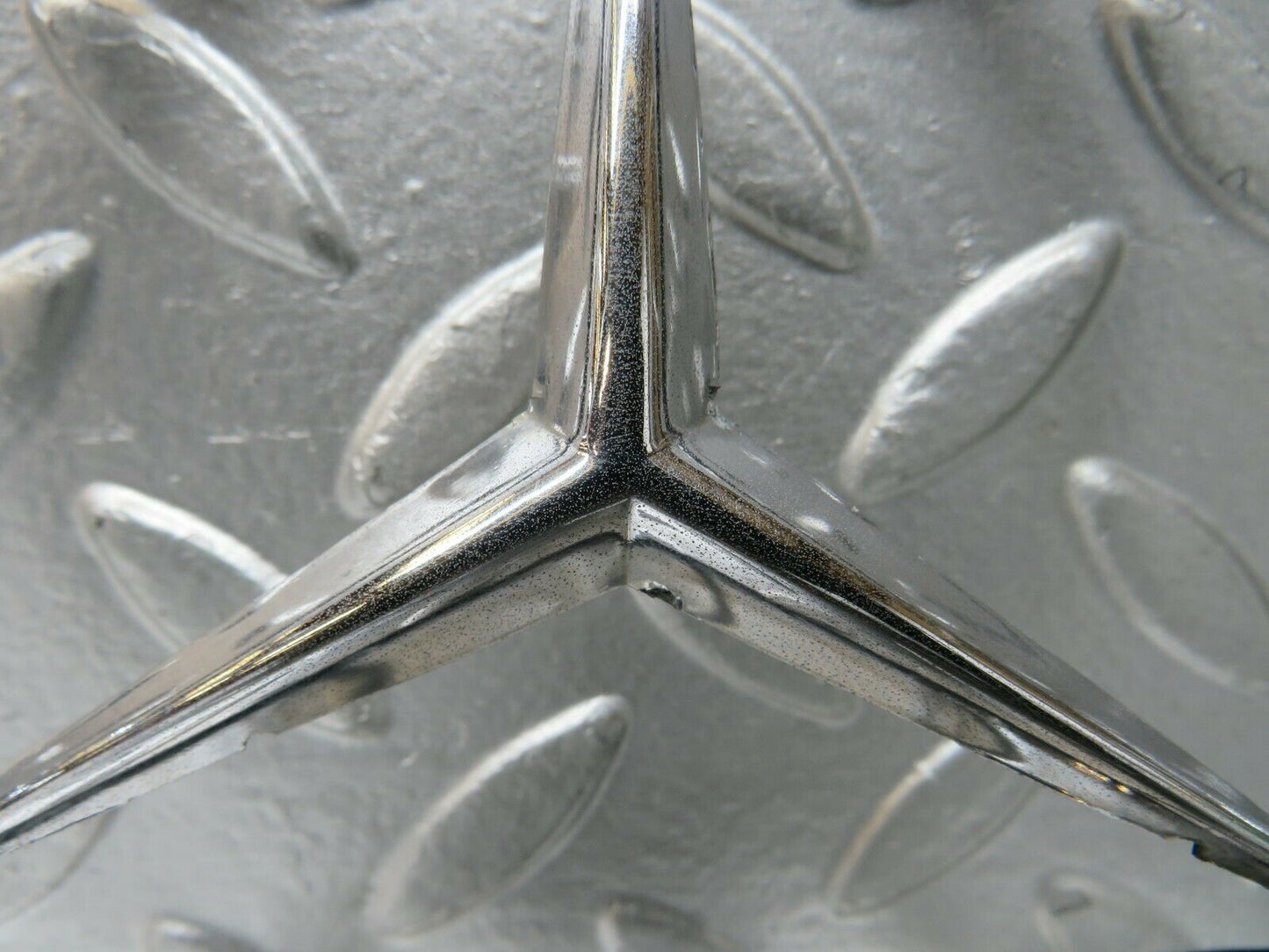 23255 Mercedes-Benz W116 350SE Trunk Badge Emblem
