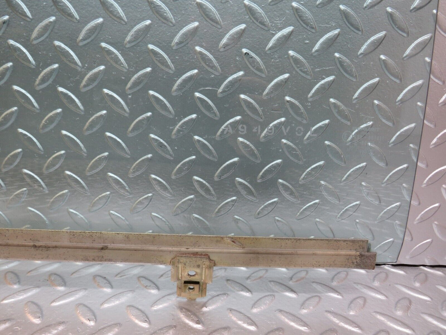 25471 Mercedes-Benz W123 200 Rear Left Door Window Glass