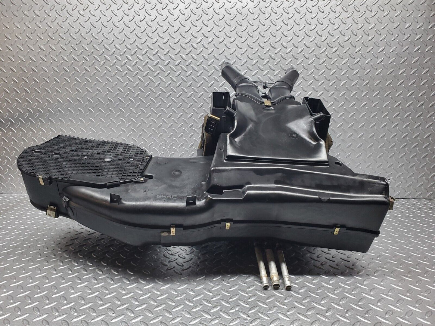 45897 Mercedes-Benz W126 420SE Heater Box Blower Housing Behr