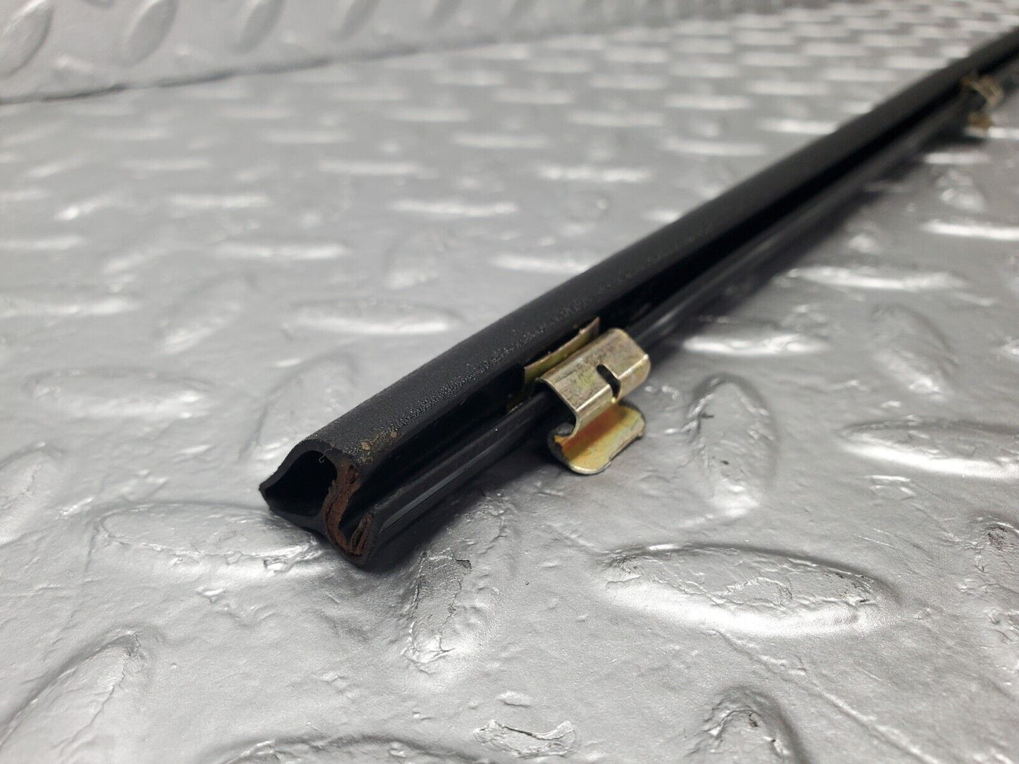46976 Mercedes-Benz R129 320SL Coupe Left Door Seal Window Weatherstrip