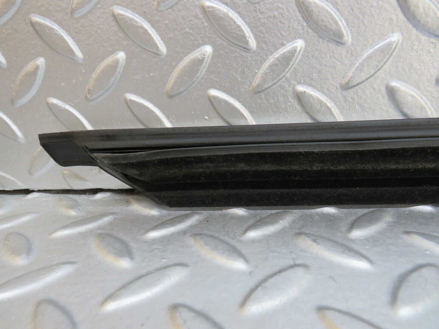 35261 Mercedes-Benz W221 Rear Right Door Window Chrome Trim