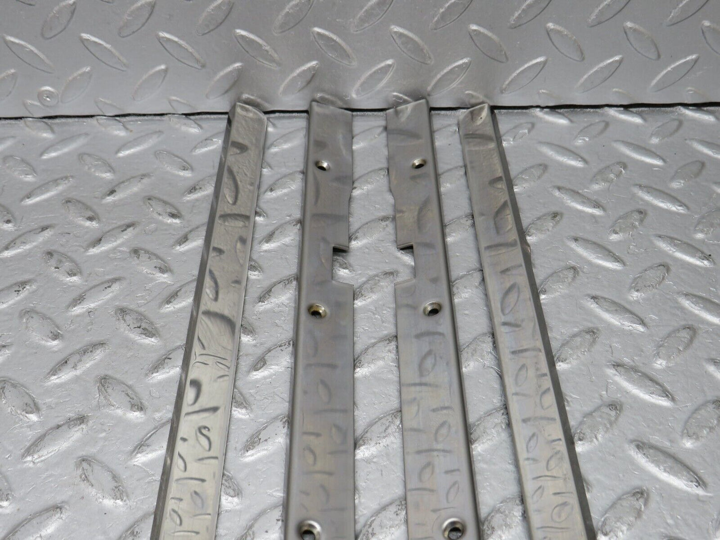 36215 Mercedes-Benz W126 420SE Sunroof Chrome Trim Set