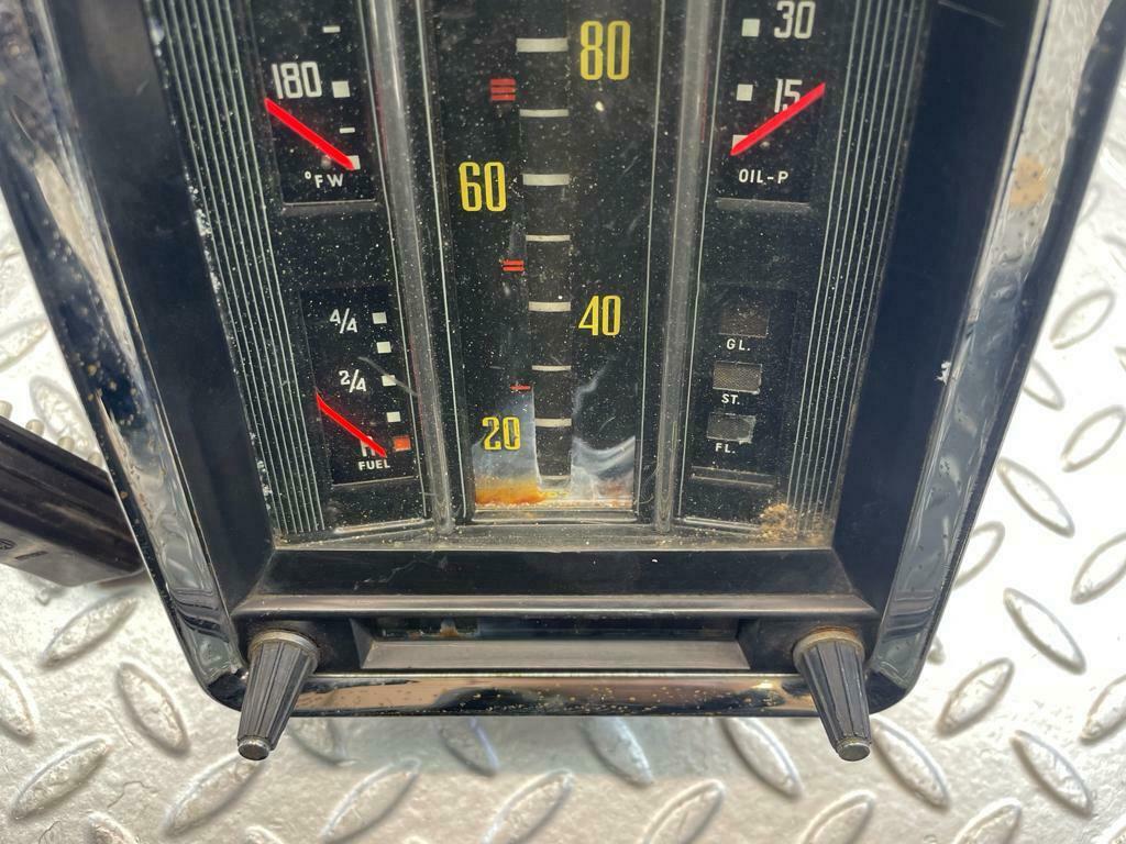 10652 Mercedes-Benz W111 Instrument Cluster