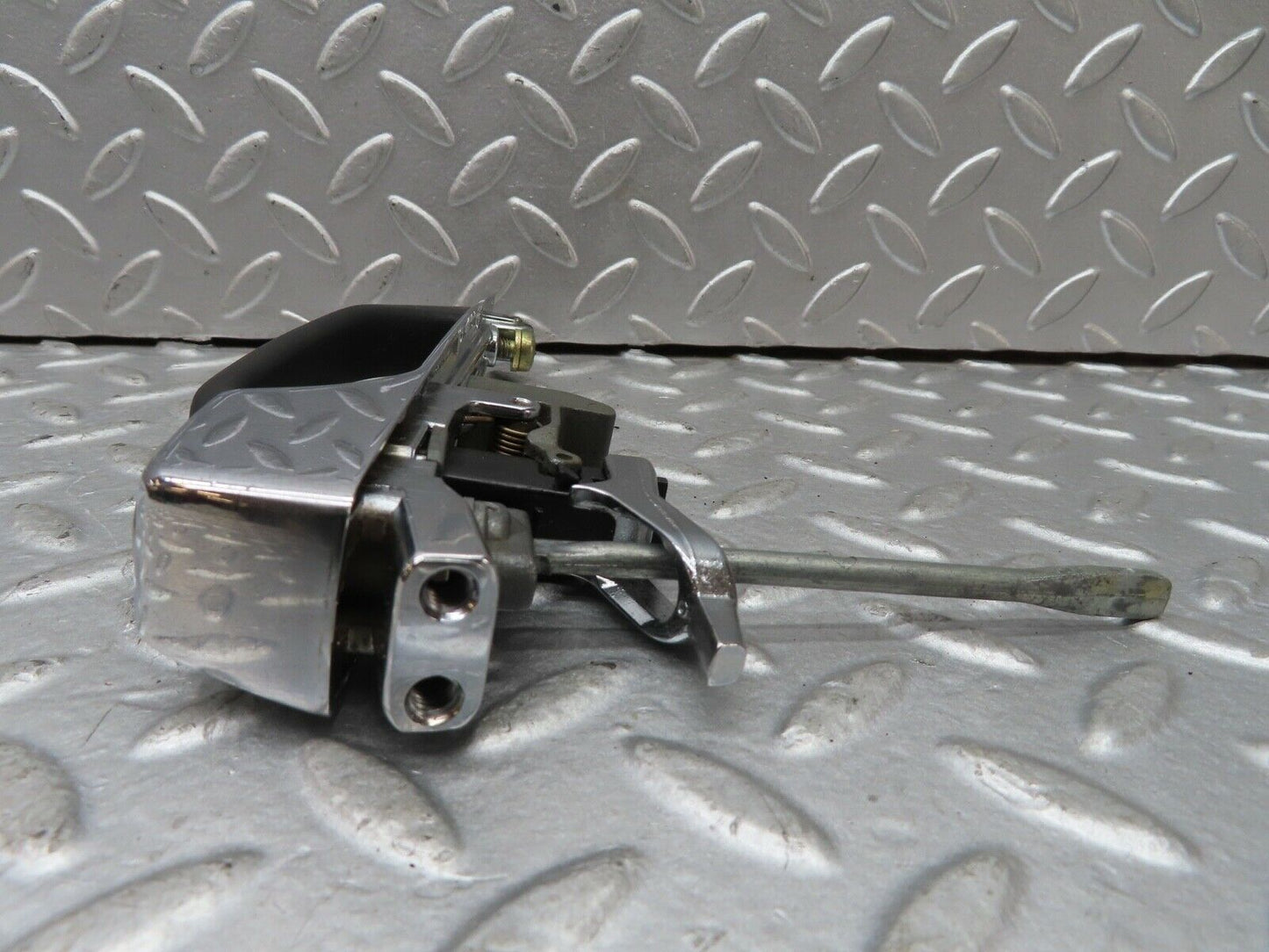 19150 Mercedes-Benz W123 300D Front Exterior Door Handle 1237600159