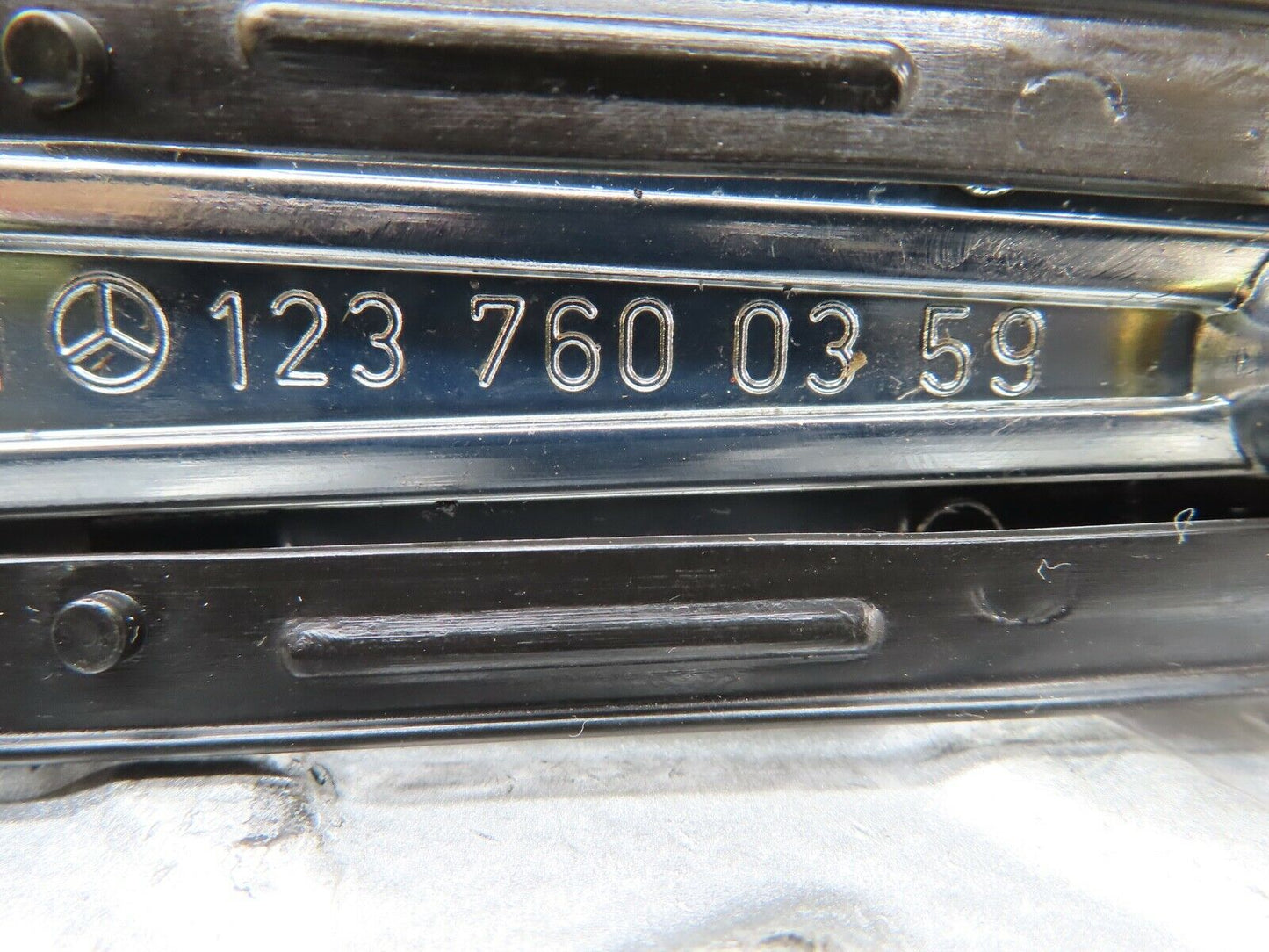 19149 Mercedes-Benz W123 300D Rear Exterior Door Handle 1237600359