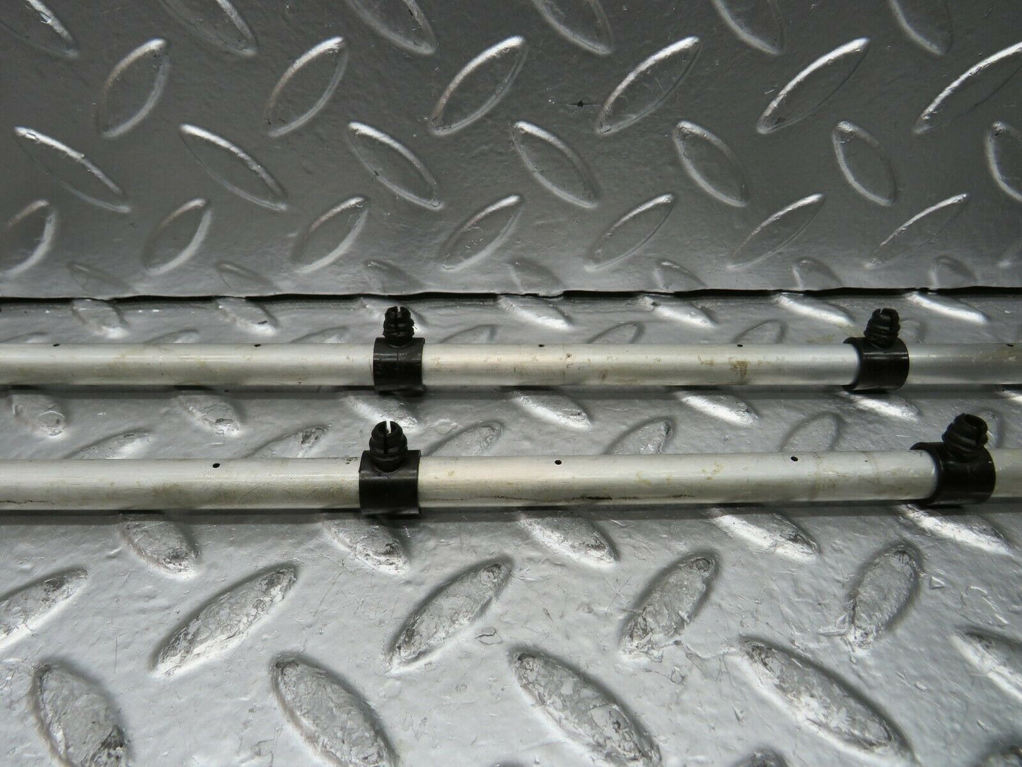 22985 Mercedes-Benz C107 450SL Coupe Camshaft Oil Tube