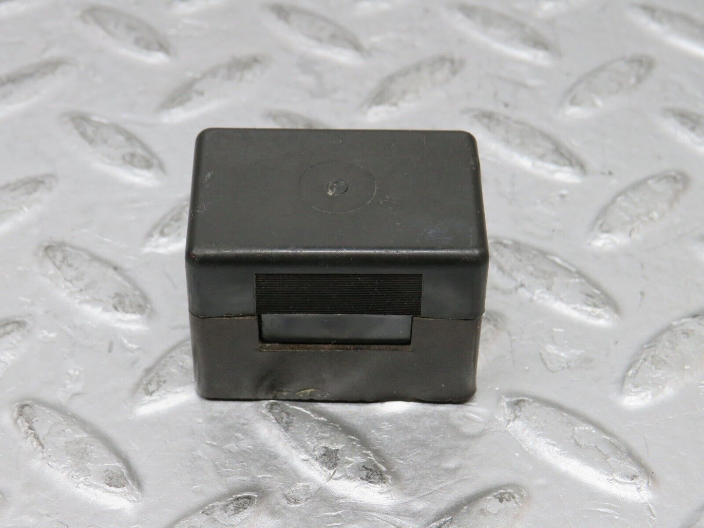 37324 Mercedes-Benz W109 300SEL Fuse Box Connector